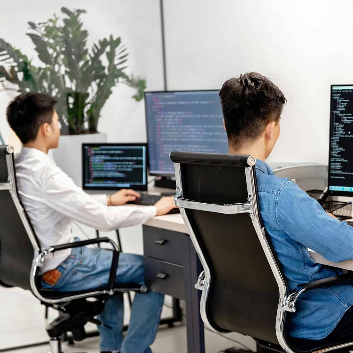 tech support crew in the office